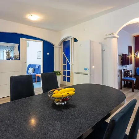 2 Bedroom Amazing In Appartamento Banjole